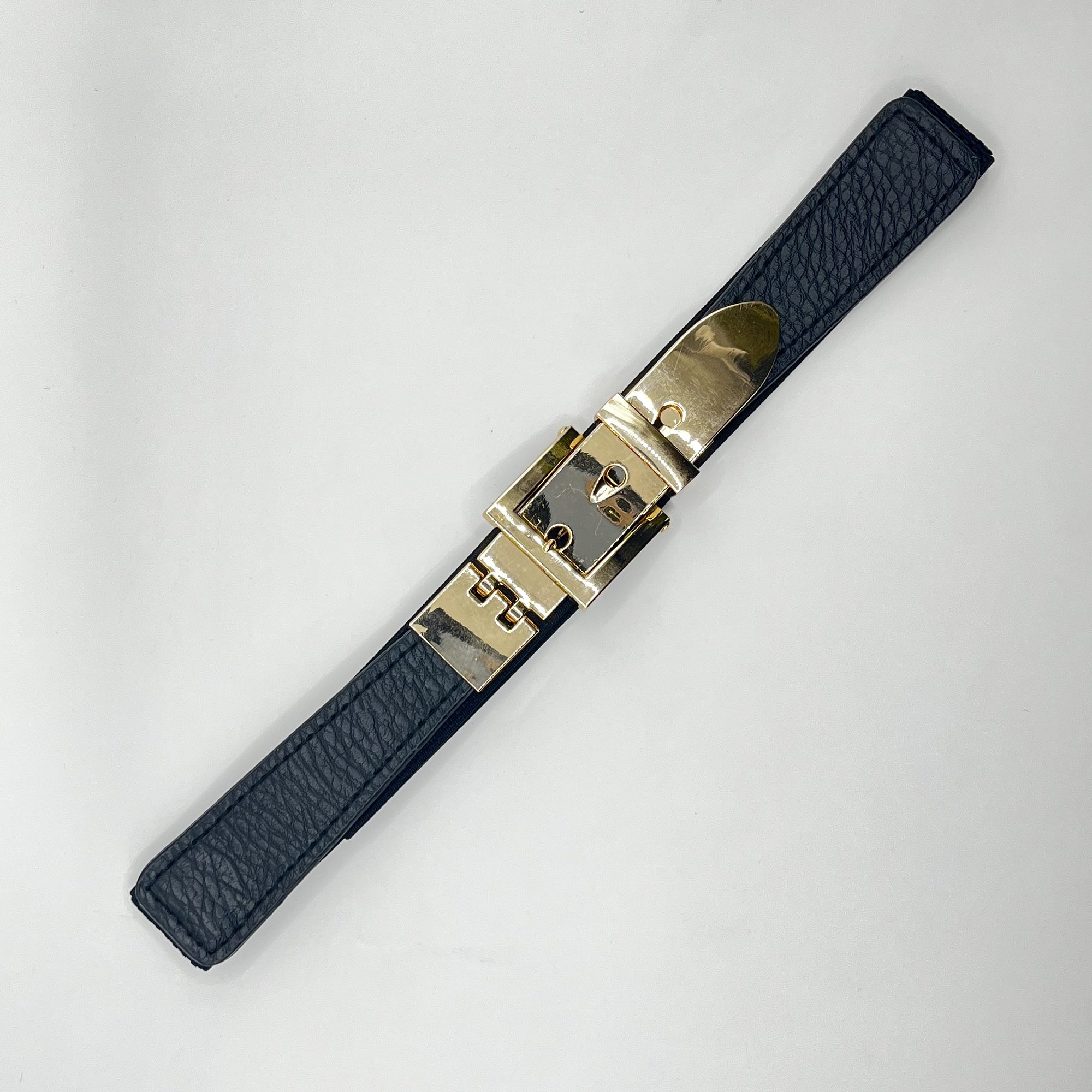 Cinturón elasticado negro delgado con hebilla dorada 1