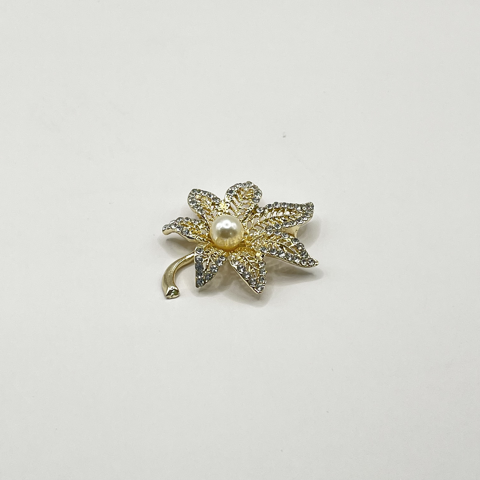 Prendedor de fantasía flor perla dorada 1
