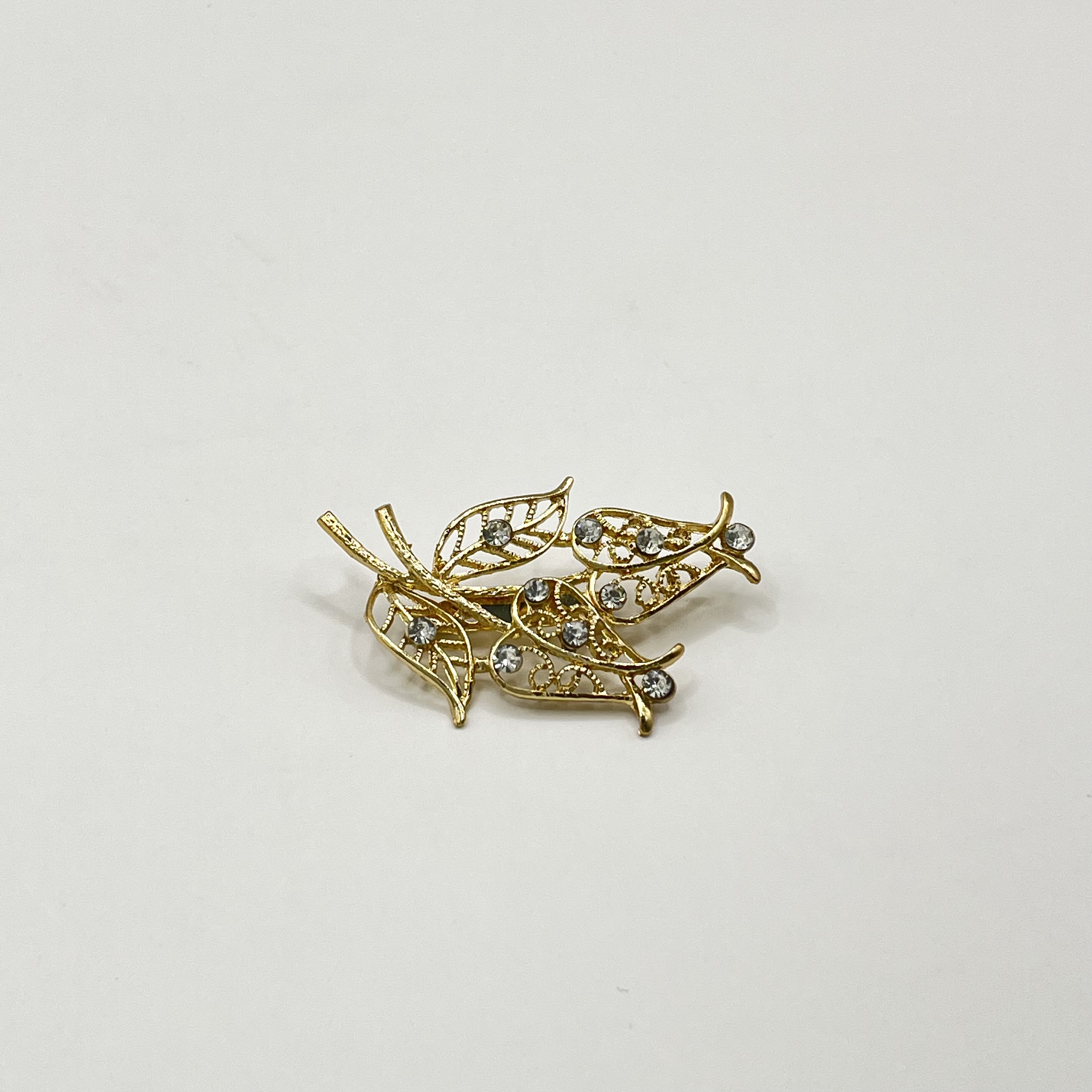 Prendedor hojas doradas 1