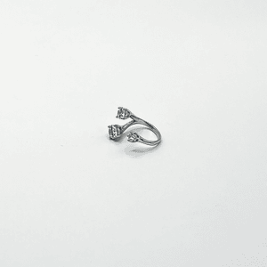 Anillo ajustable plateado con cristales 