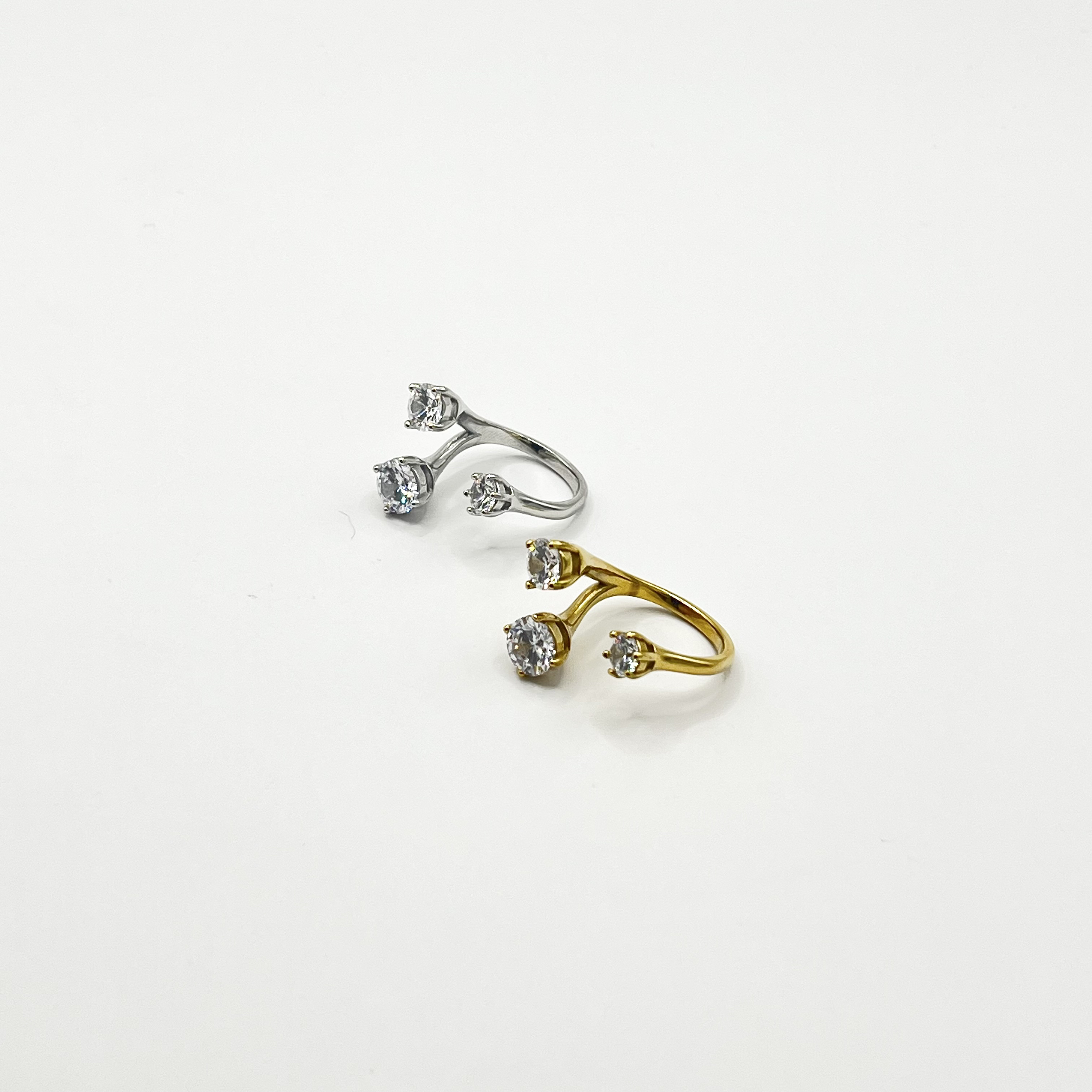 Anillo ajustable dorado con cristales 3