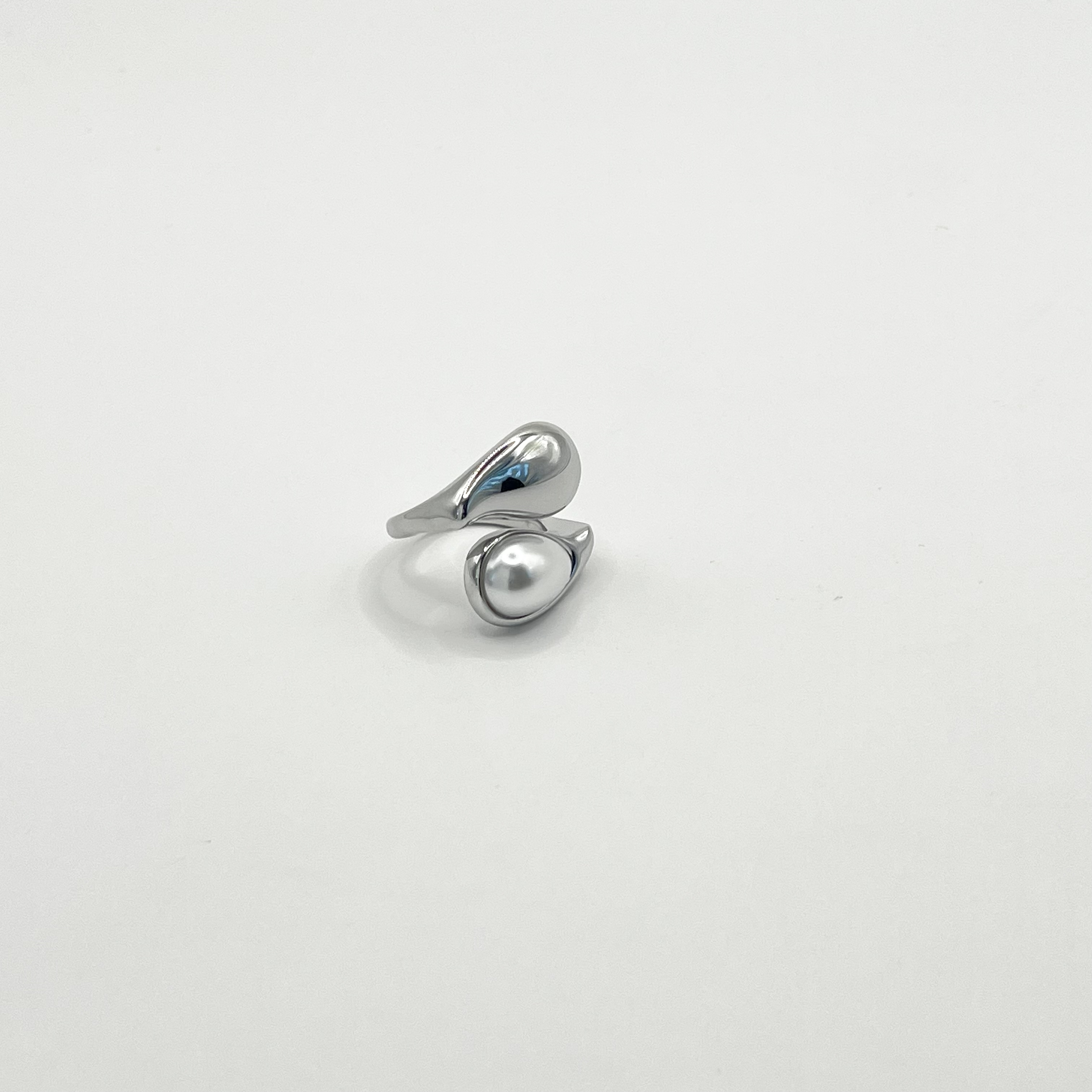 Anillo ajustable plateado con perla 1