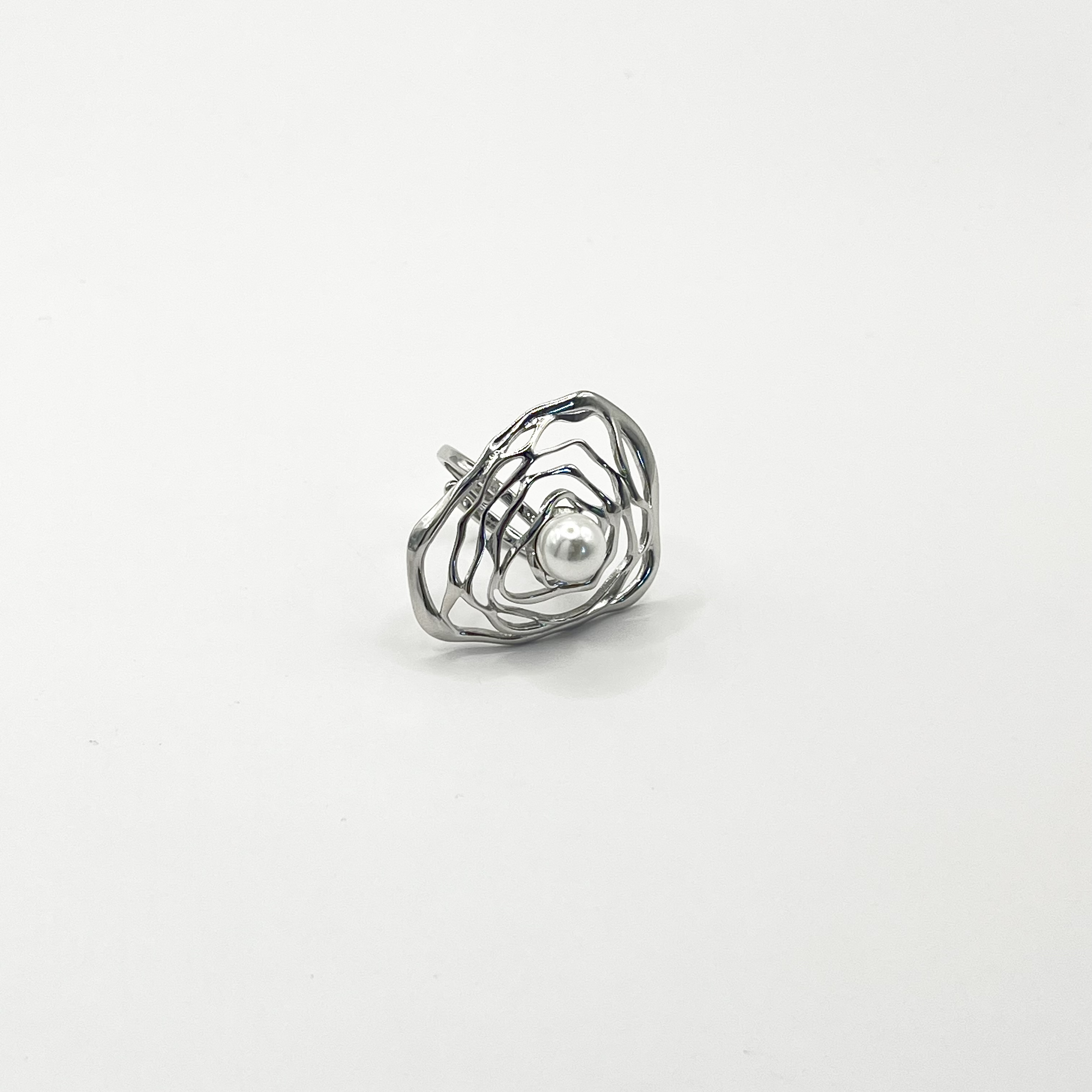 Anillo ajustable plateado calado con perla 1