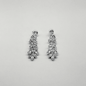 Aros de rodio plateados largos hoja de circones