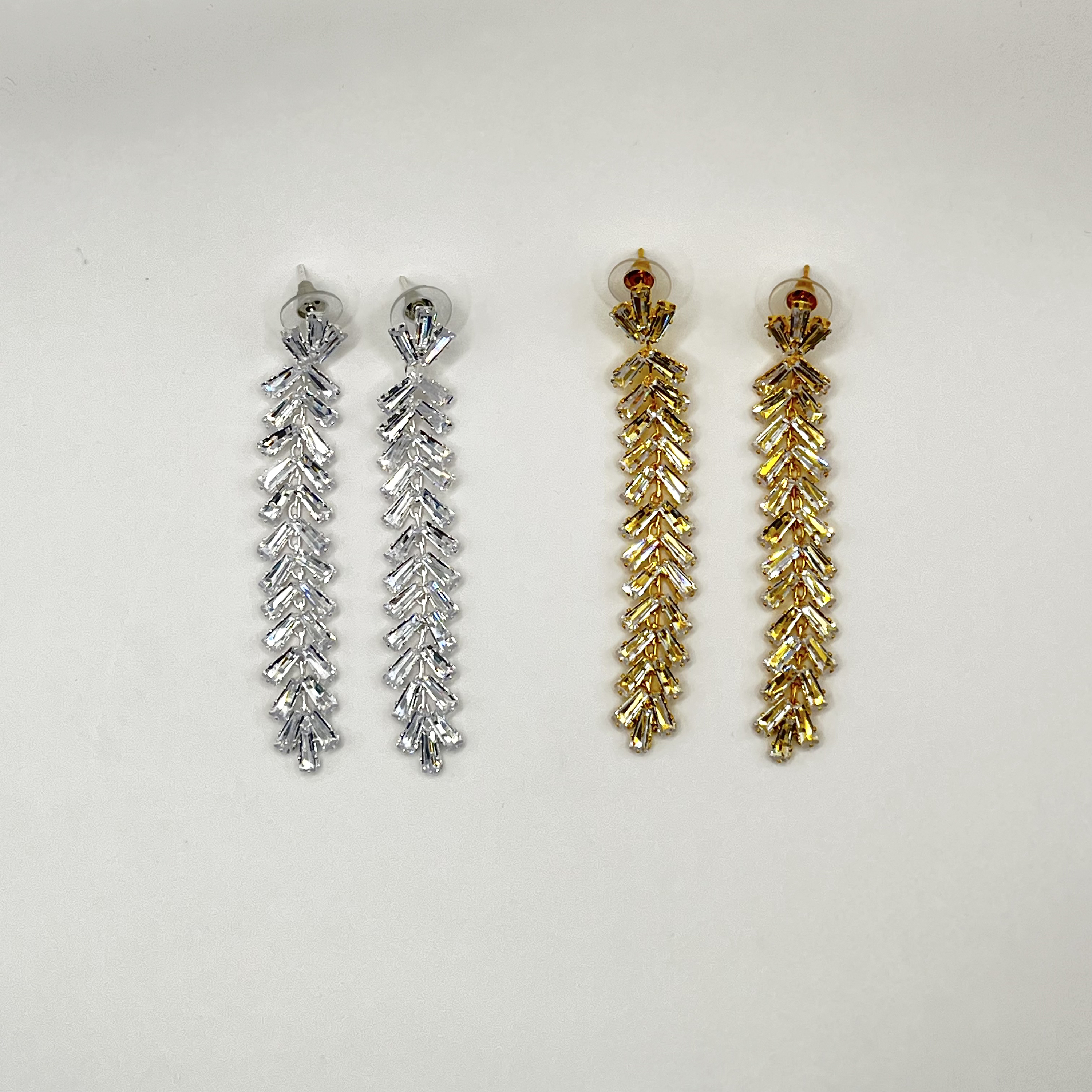 Aros de rodio plateados largos espiga de circones 2