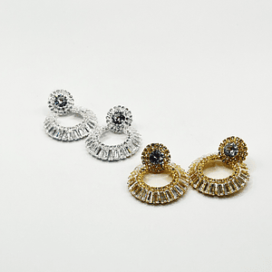 Aros de rodio plateados circulares de circones