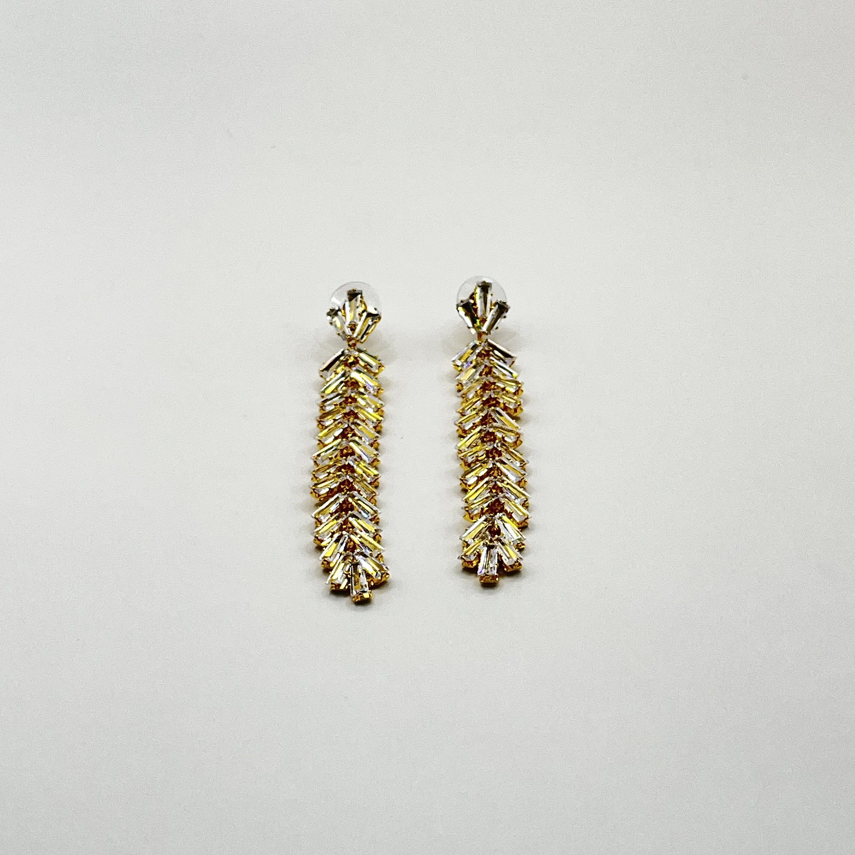 Aros de rodio dorados largos espiga de circones 1