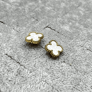 Aros de acero quirúrgico y nácar trébol blancos con dorado