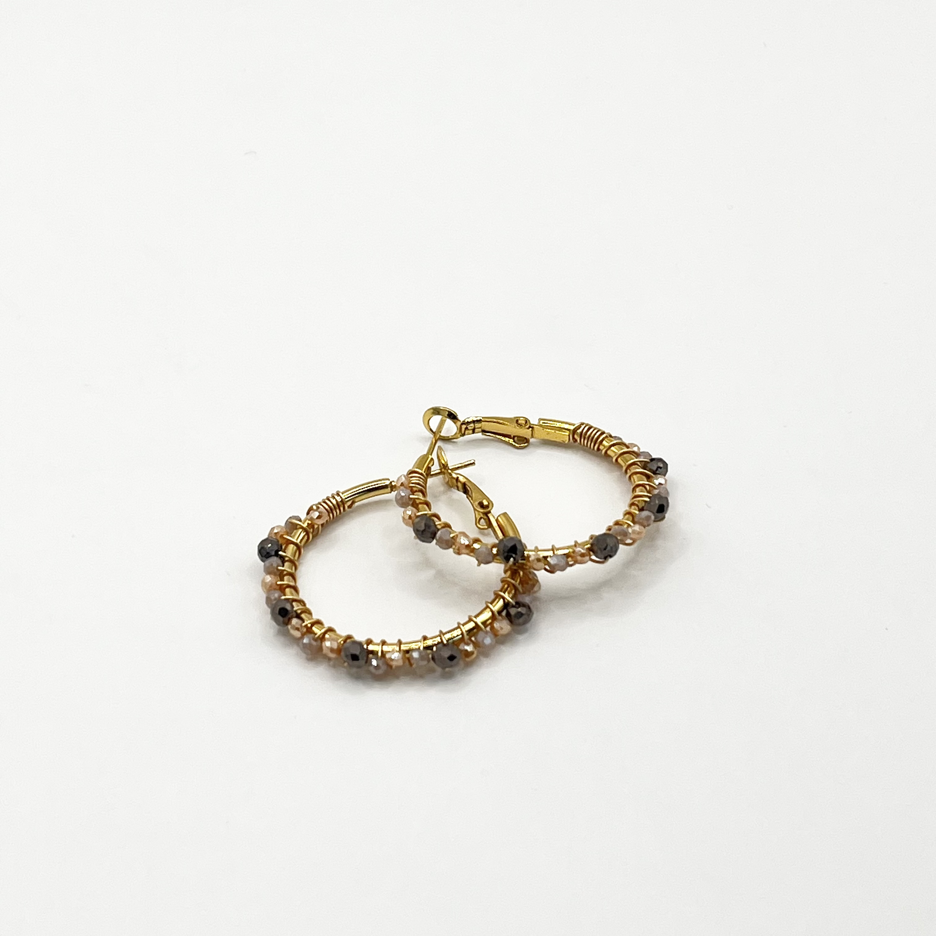 Aros argolla de acero quirúrgico dorados con cristales bicolor 1