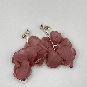 Aros de fantasía dorados con flor de tela palo rosa