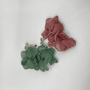 Aros de fantasía dorados con flor de tela palo rosa