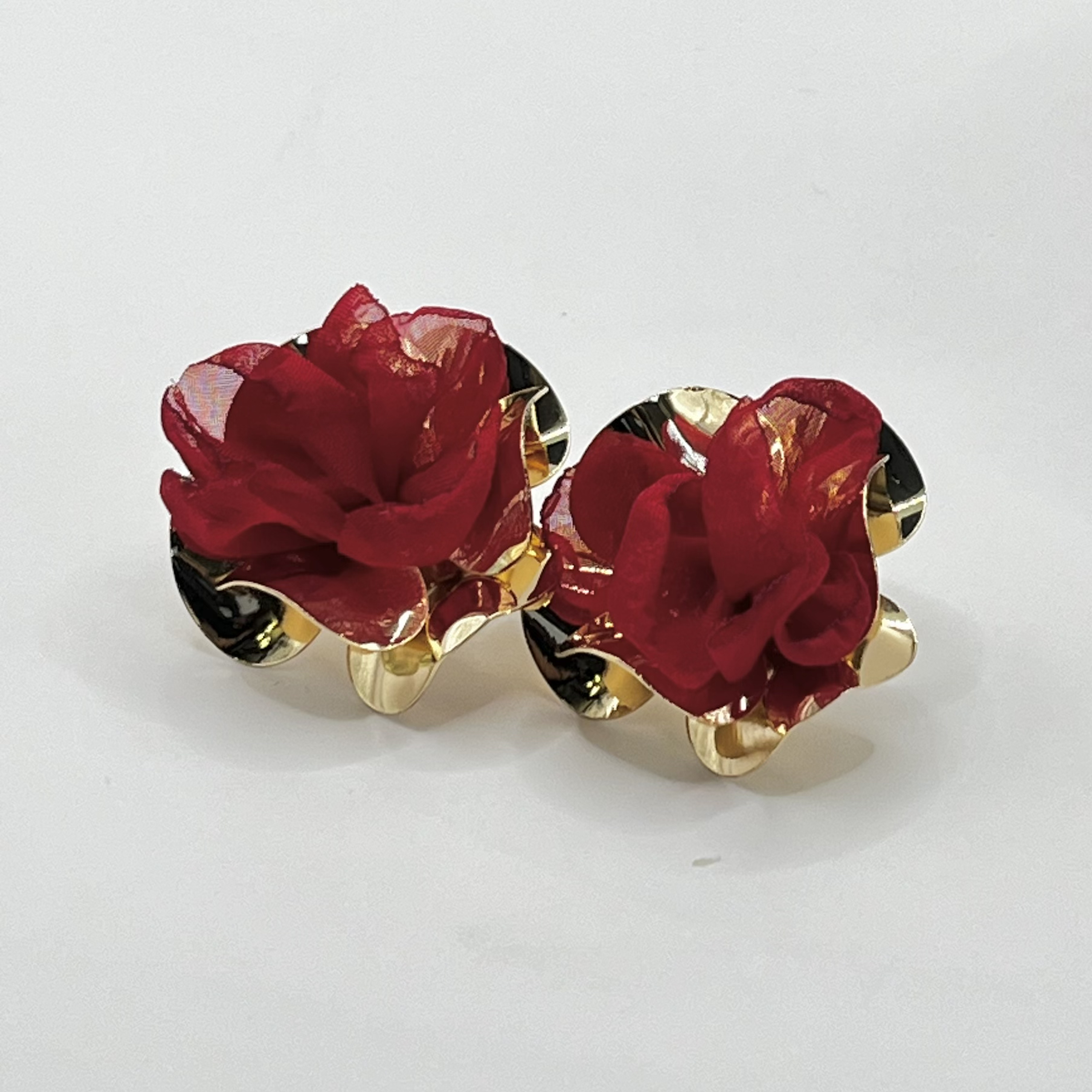 Aros de fantasía dorados con flor de tela burdeo 1