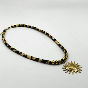 Collar de acero quirúrgico animal print con corazón sagrado