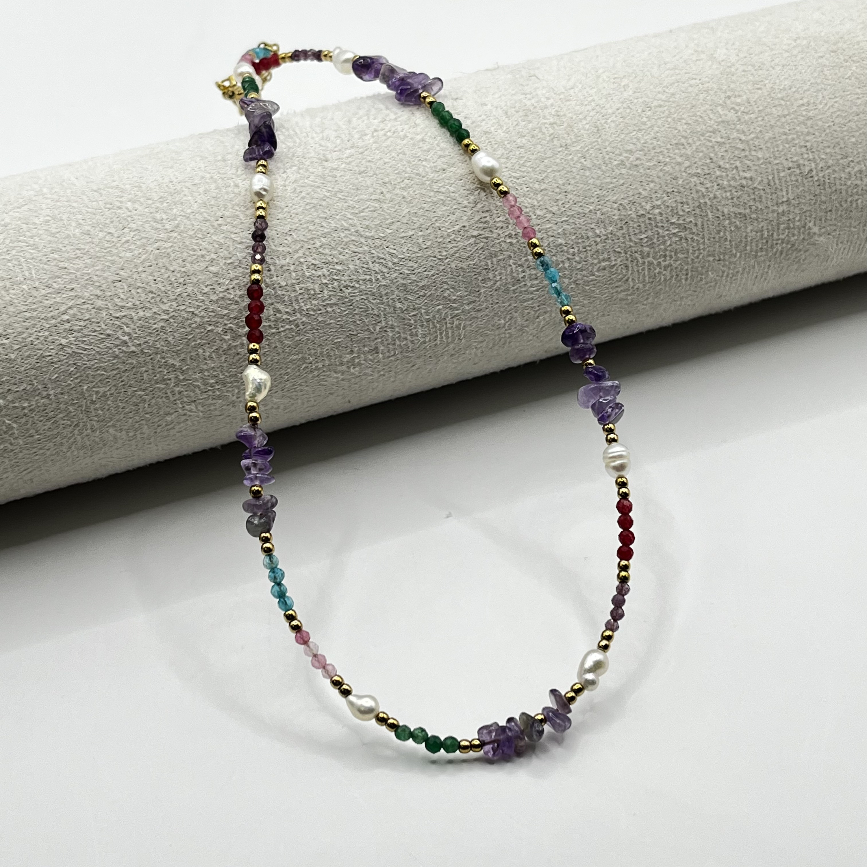 Choker de acero quirúrgico multicolor con perlas y piedras 1