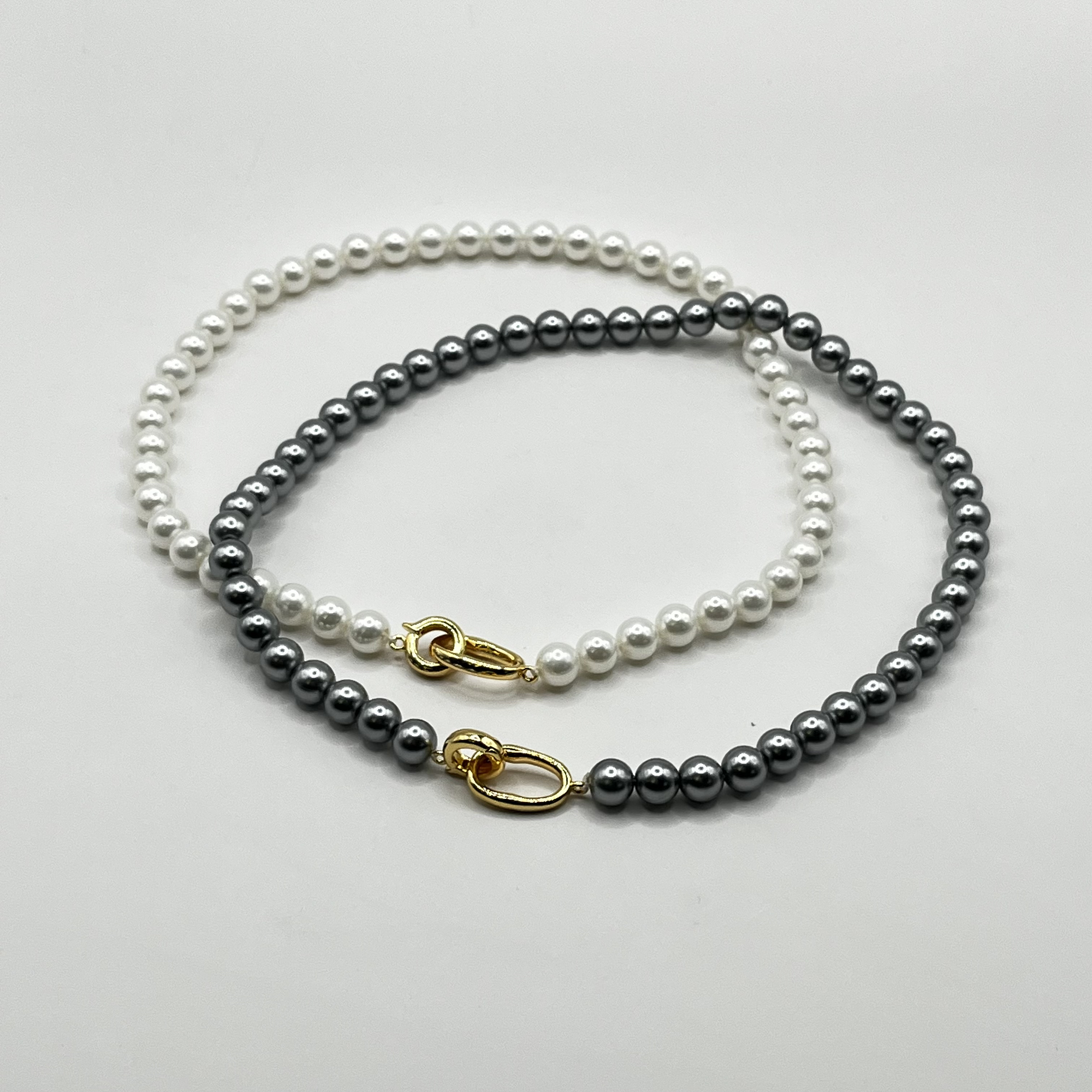 Collar de acero quirúrgico con perlas grises 3