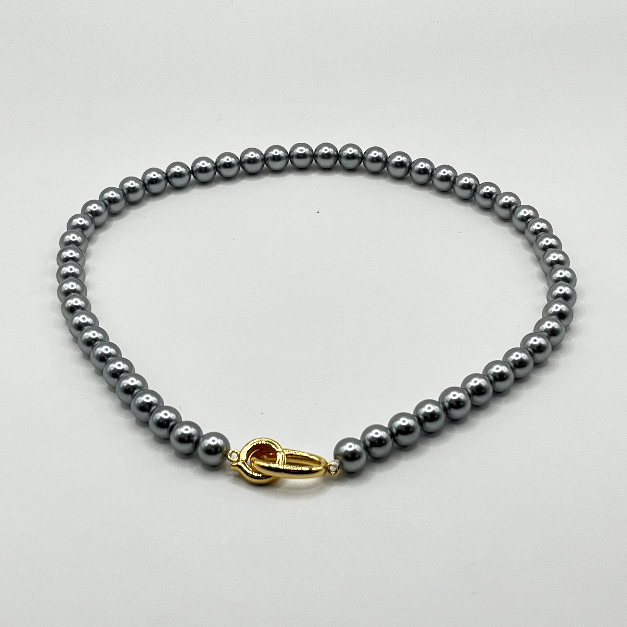 Collar de acero quirúrgico con perlas grises 2