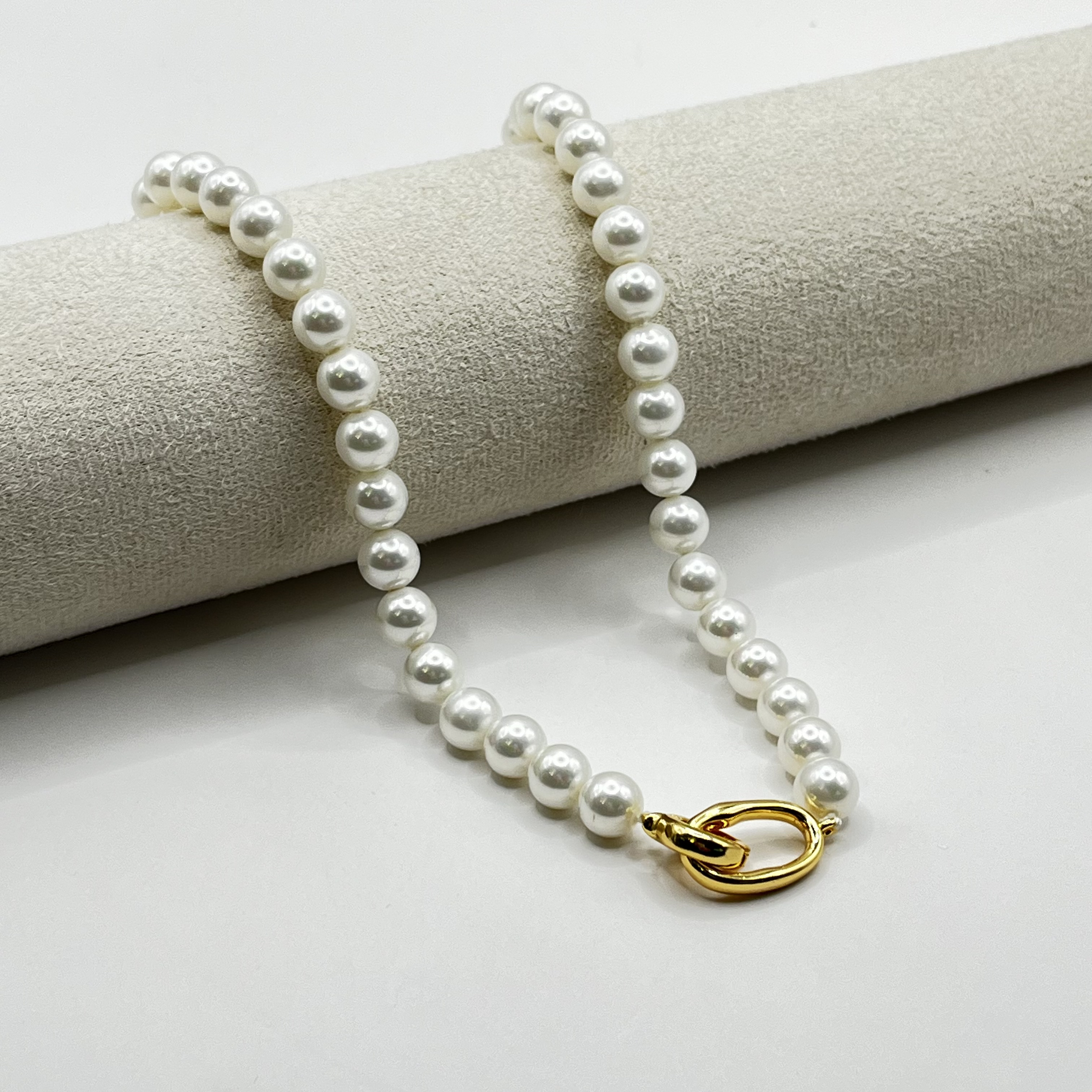 Collar de acero quirúrgico con perlas blancas 1