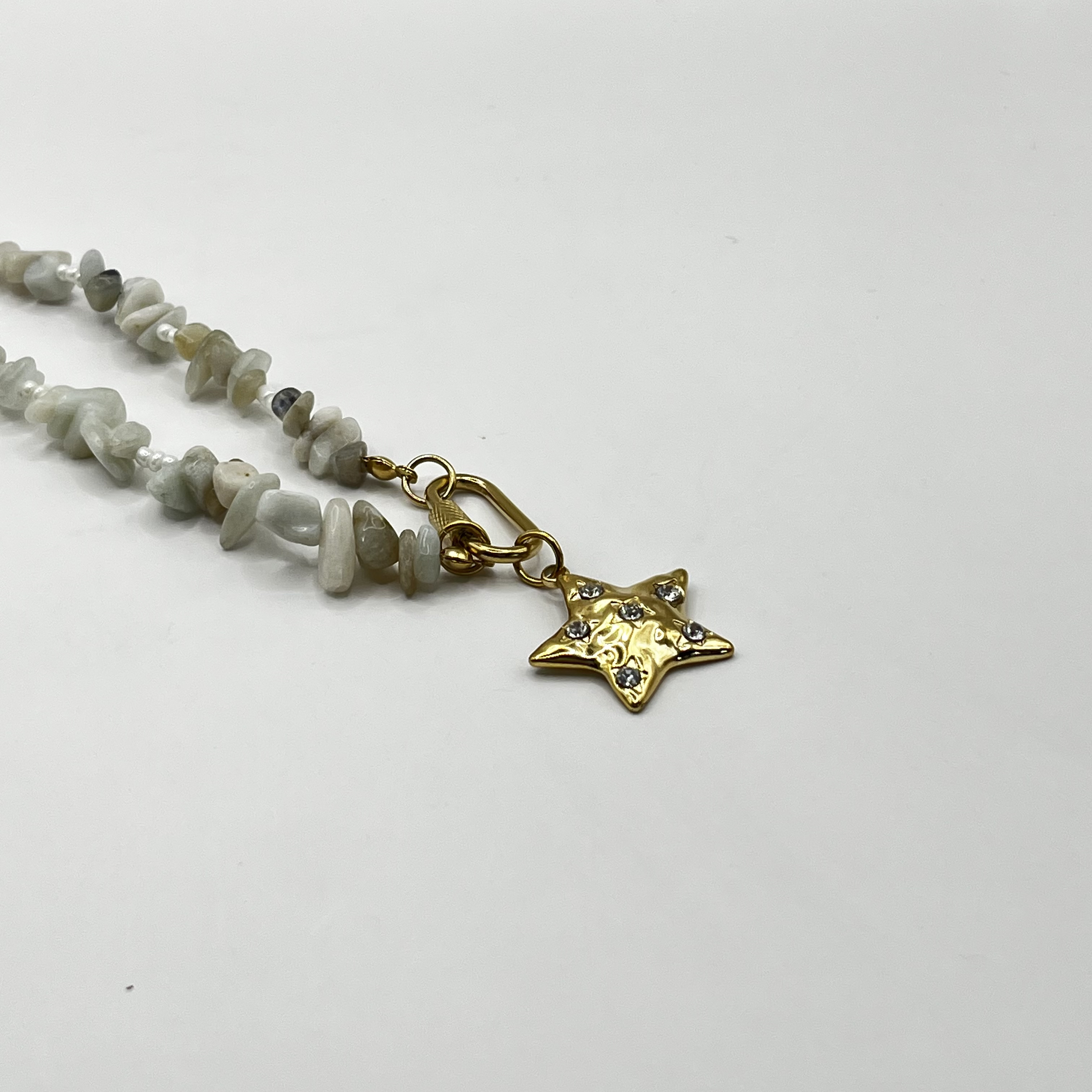 Collar de acero quirúrgico con piedras blancas y dije de estrella 2