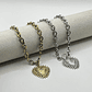 Collar de acero quirúrgico dorado de cadena con corazón sagrado - Miniatura 5