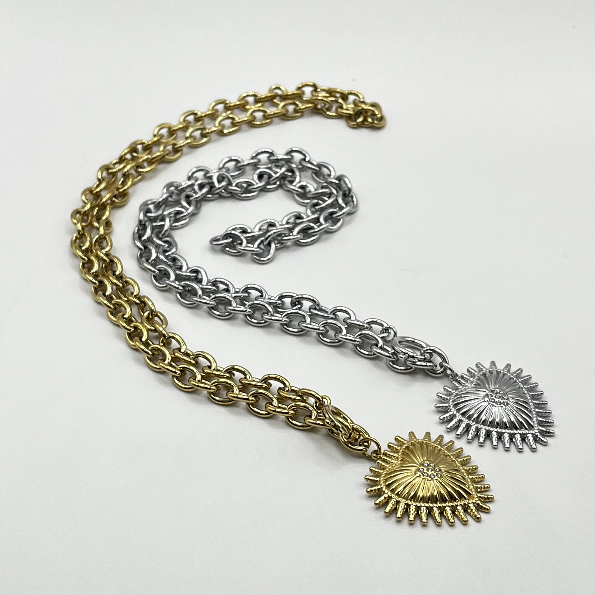 Collar de acero quirúrgico plateado de cadena con corazón sagrado 5