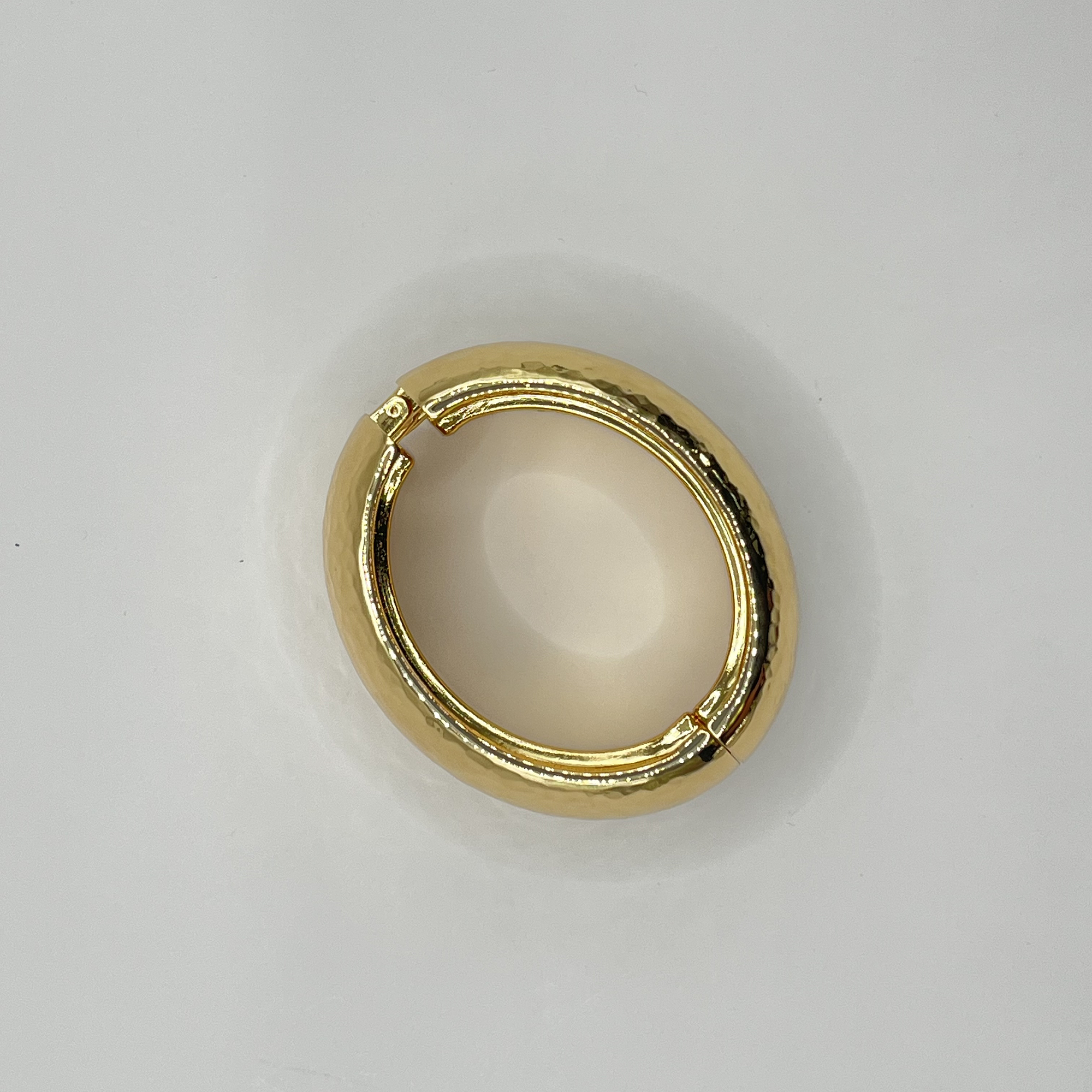 Pulsera esclava de fantasía dorada martillada 2