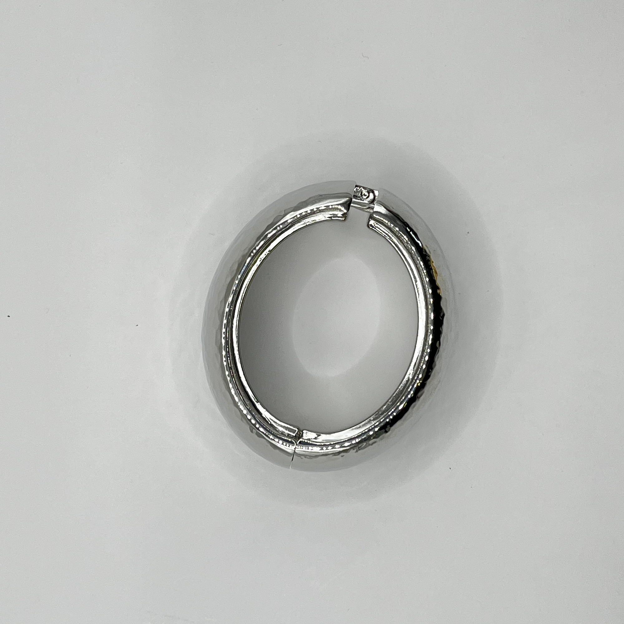 Pulsera esclava de fantasía plateada martillada 2