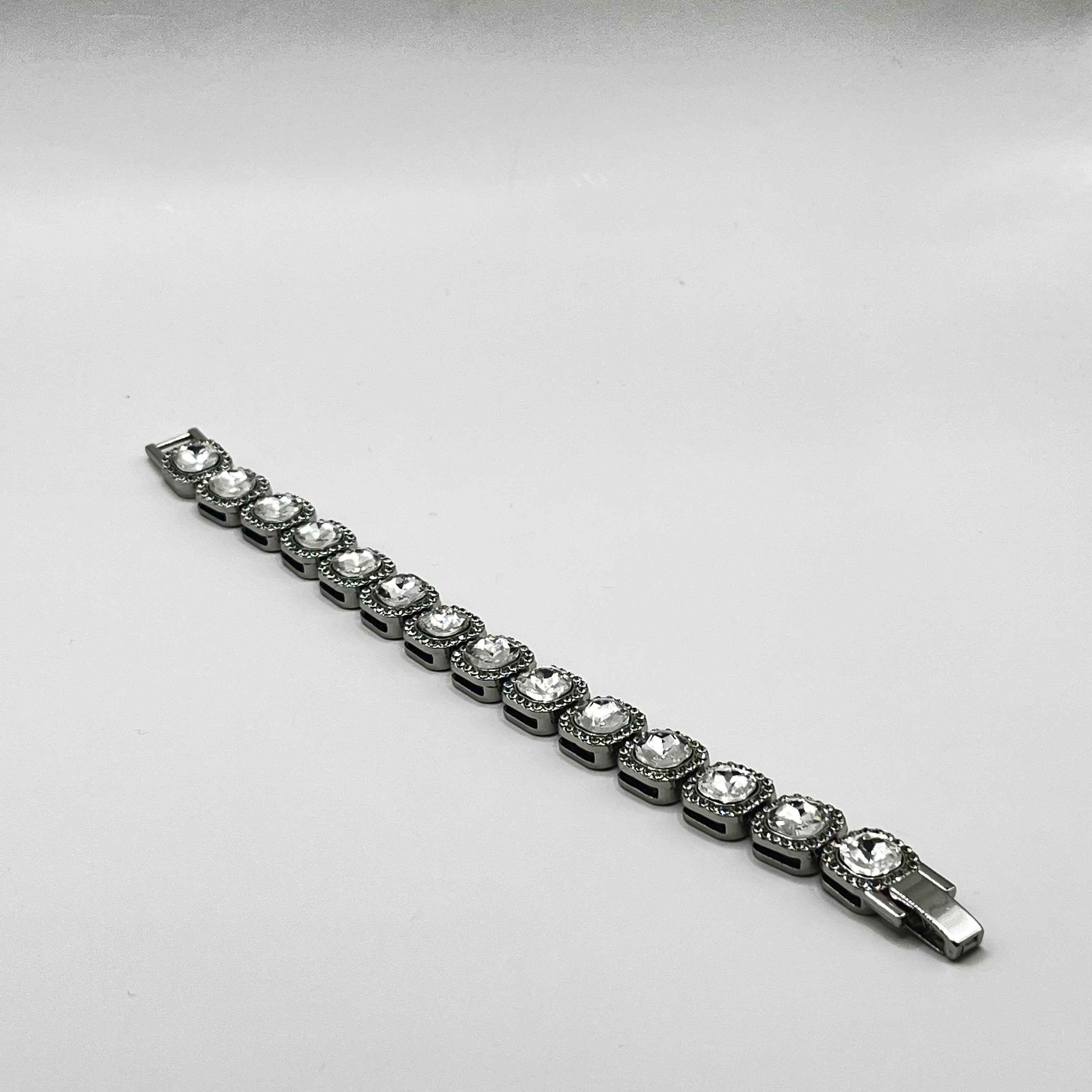 Pulsera de fantasía plateada con cristales 2