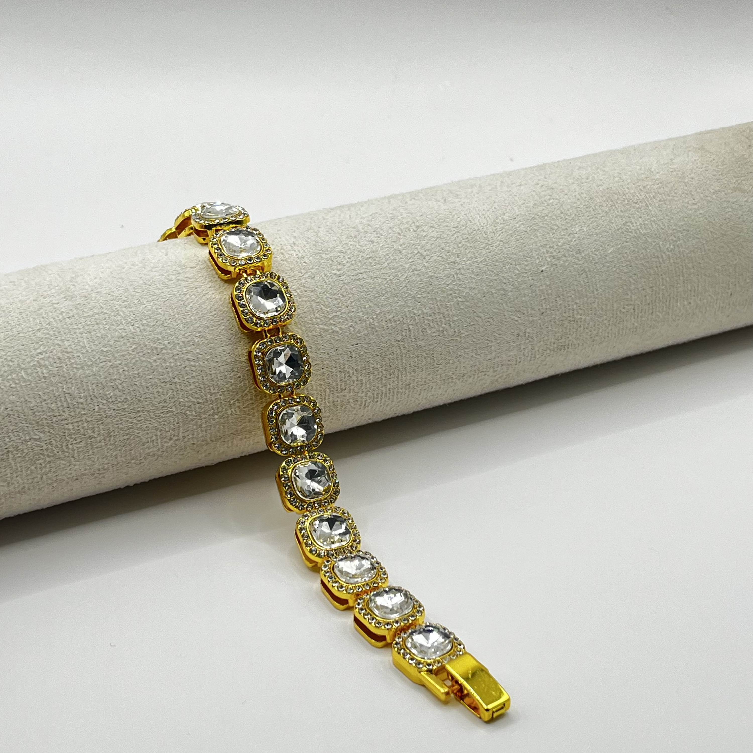 Pulsera de fantasía dorada con cristales 1