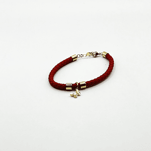 Pulsera de acero quirúrgico con cuero rojo y dije de mariposa