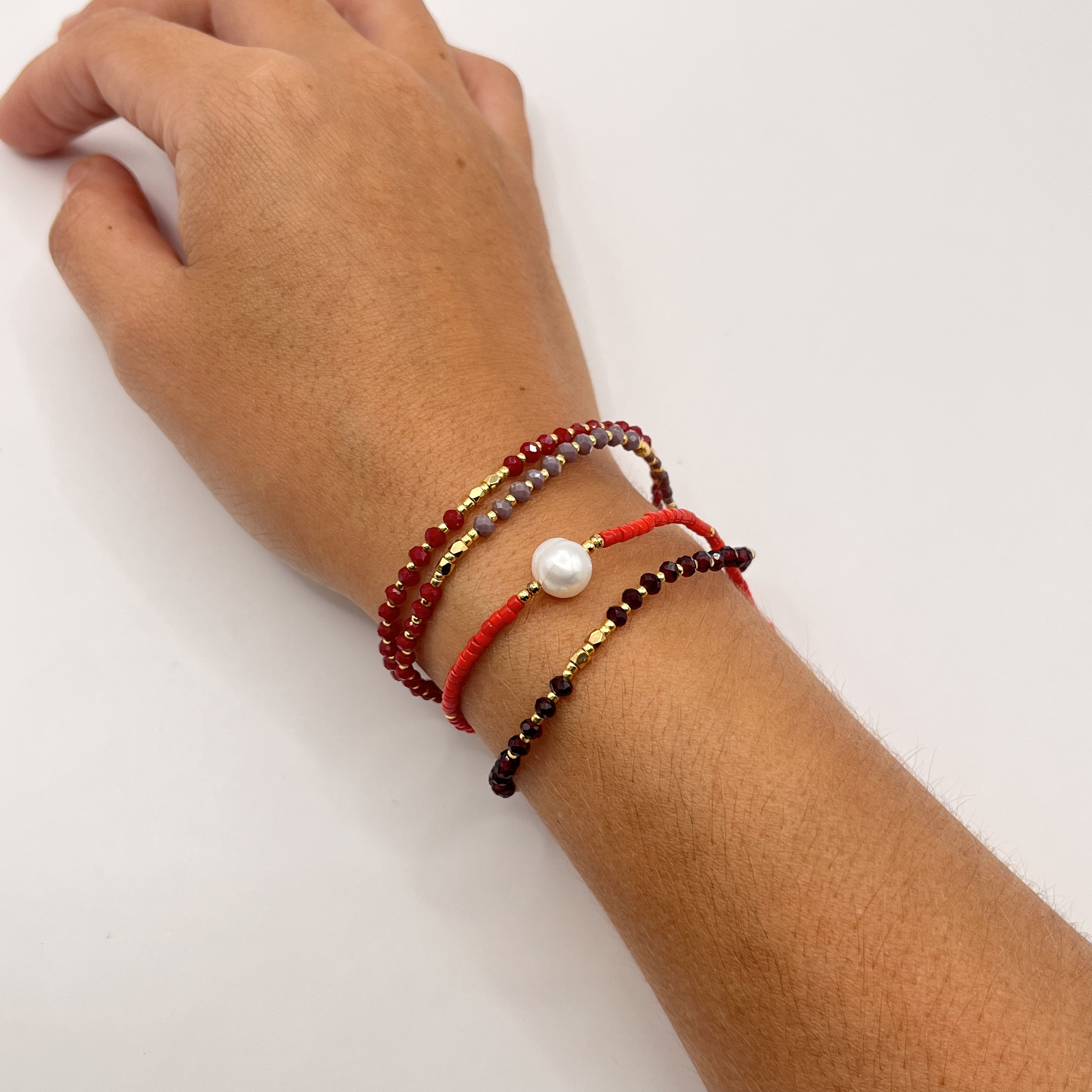 Set de 4 pulseras de acero quirúrgico con hilo ajustable y cristales 2