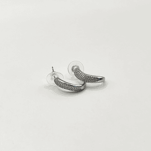 Aros de rodio plateados curvos con cristales