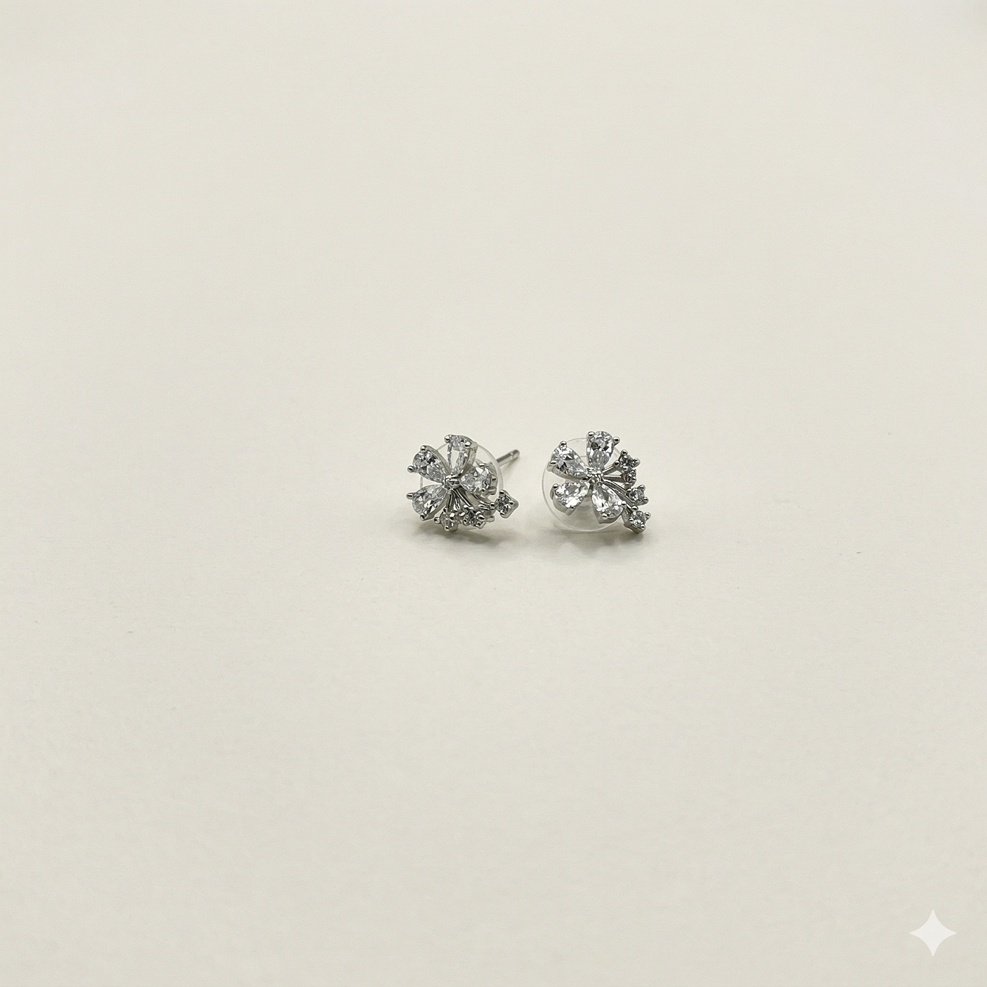 Aros de rodio plateados flor de cristales 1