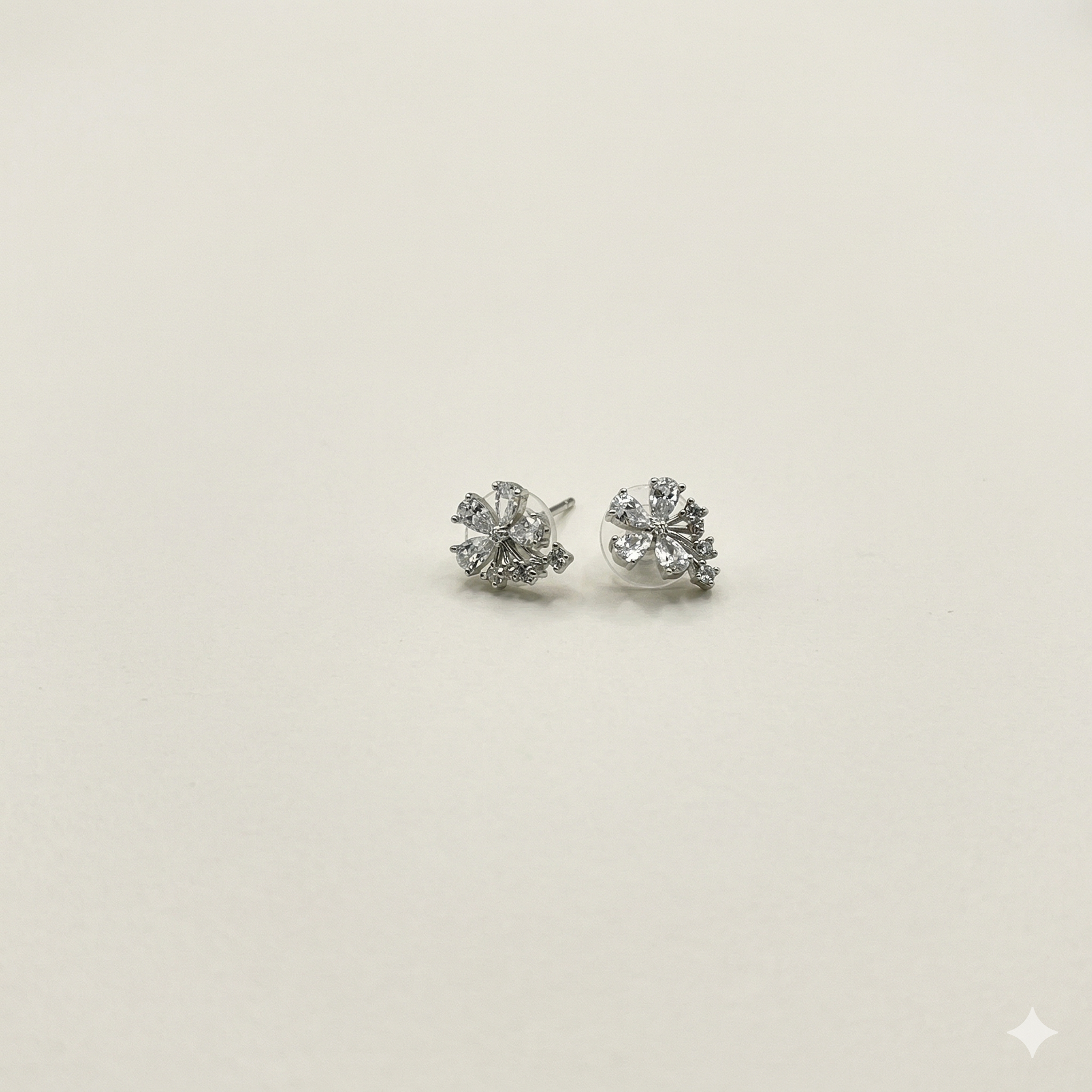 Aros de rodio plateados flor de cristales 1