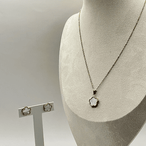 Conjunto de acero quirúrgico y nácar blanco de inspiración francesa