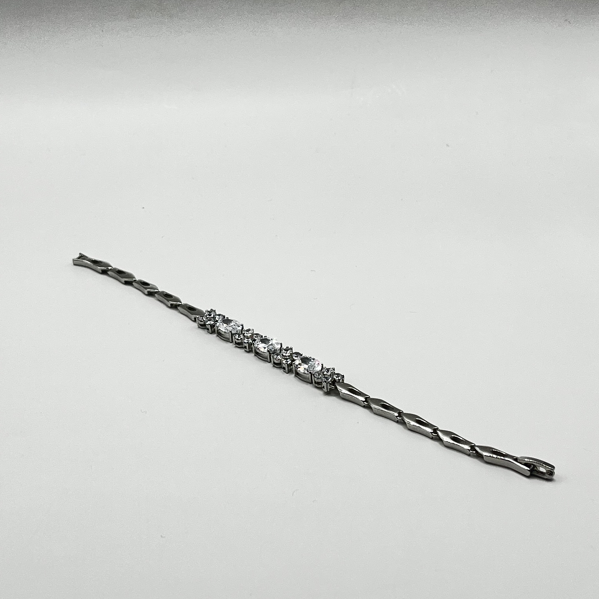 Pulsera de rodio plateada flor de cristales 1