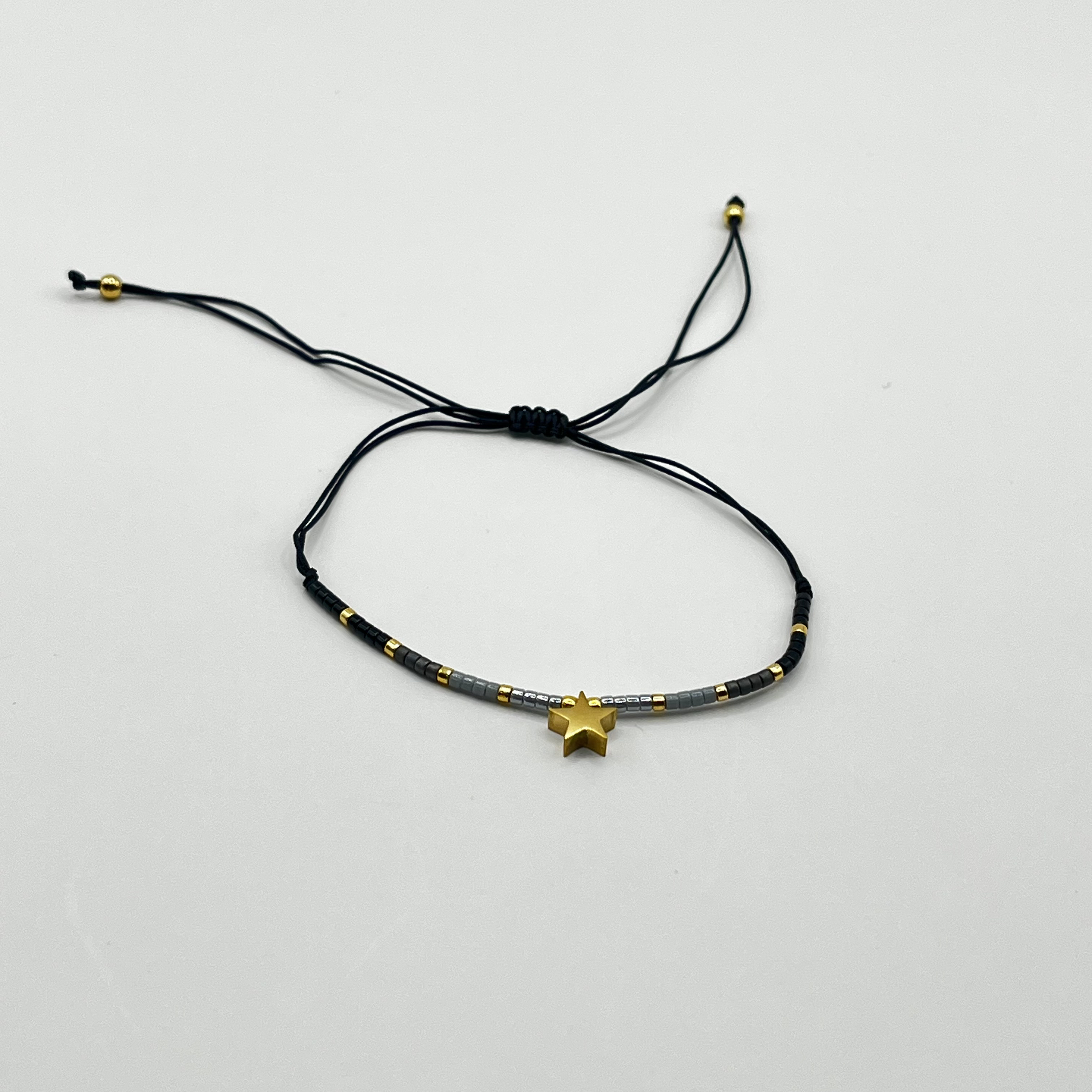 Pulsera de acero quirúrgico con estrella dorada ajustable 1