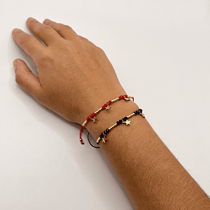 Pulsera de acero quirúrgico negra con estrellas doradas ajustable