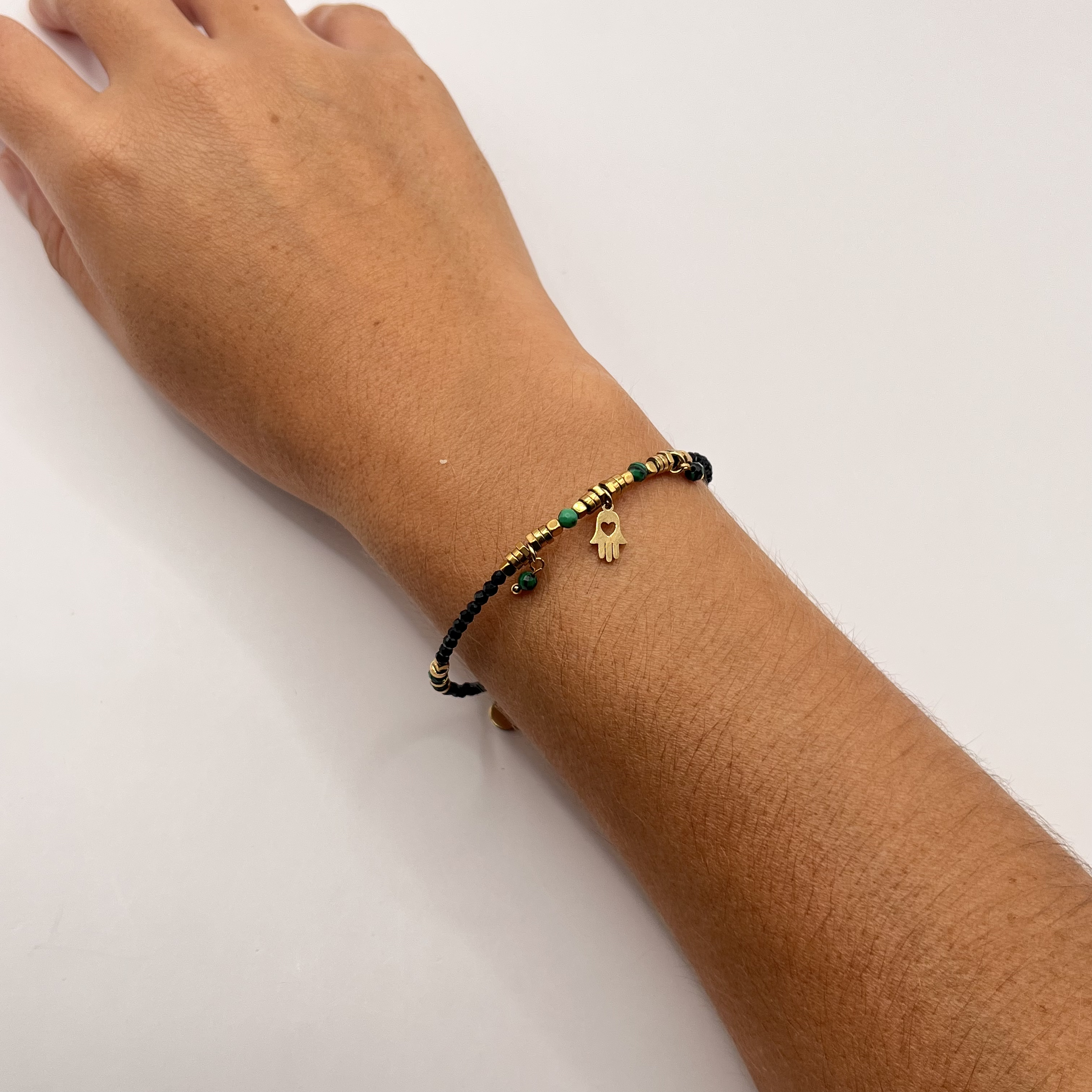 Pulsera de acero quirúrgico con cristales negros, verdes y mano de Fátima 2