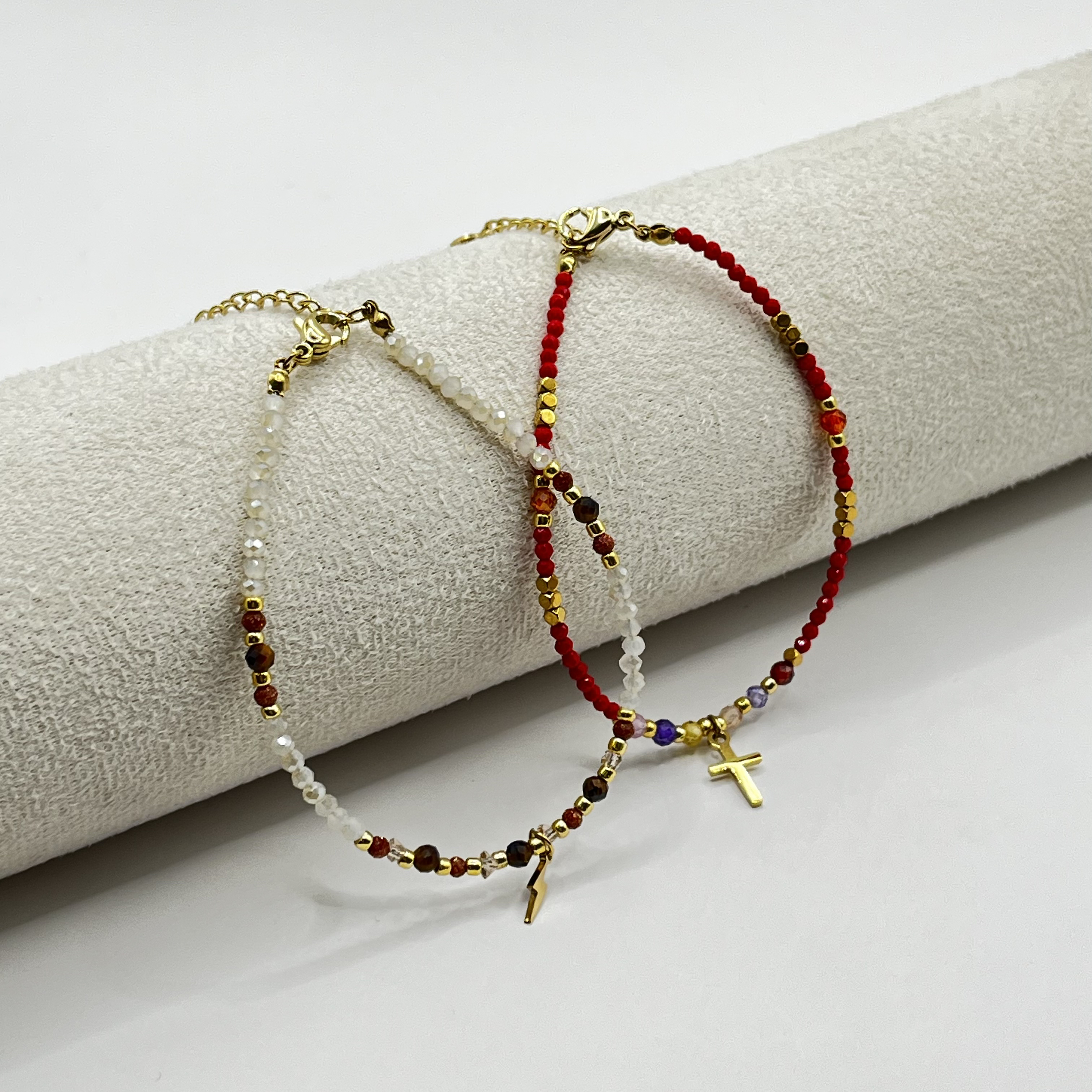 Pulsera de acero quirúrgico roja con cruz dorada 3