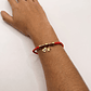 Pulsera de acero quirúrgico roja con dijes dorados - Miniatura 2