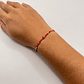 Pulsera de acero quirúrgico roja con ojitos ajustable - Miniatura 2