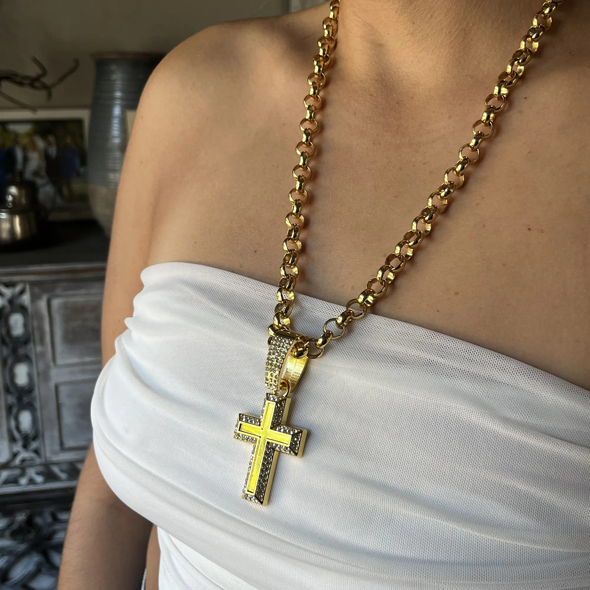 Collar de acero quirúrgico dorado con cruz 2