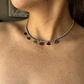 Choker de acero quirúrgico dorado con mostacillas azules y dijes - Miniatura 2