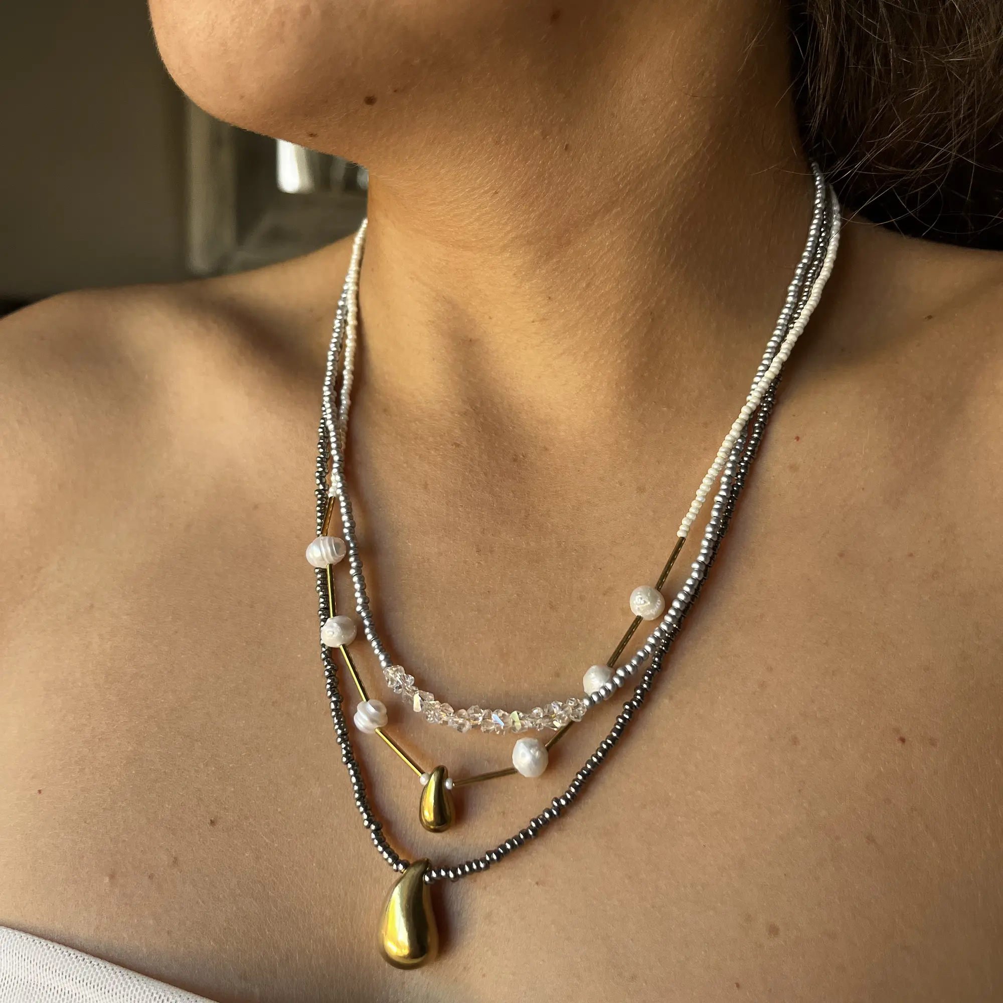Collar de acero quirúrgico triple vuelta con perlas y mostacillas 2