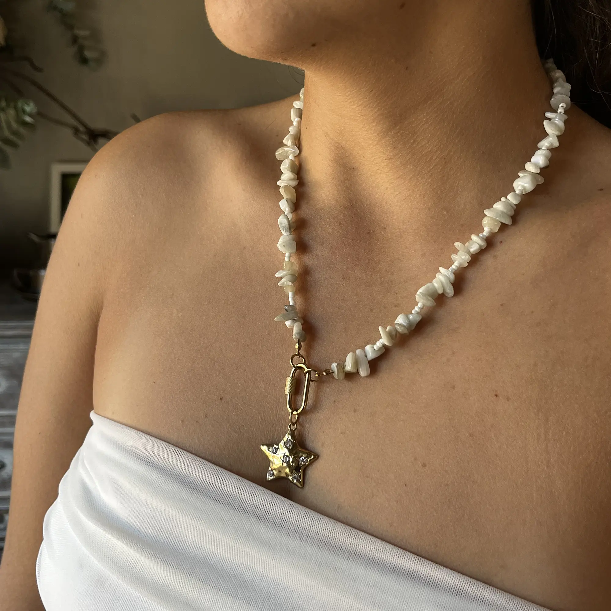 Collar de acero quirúrgico con piedras blancas y dije de estrella 2