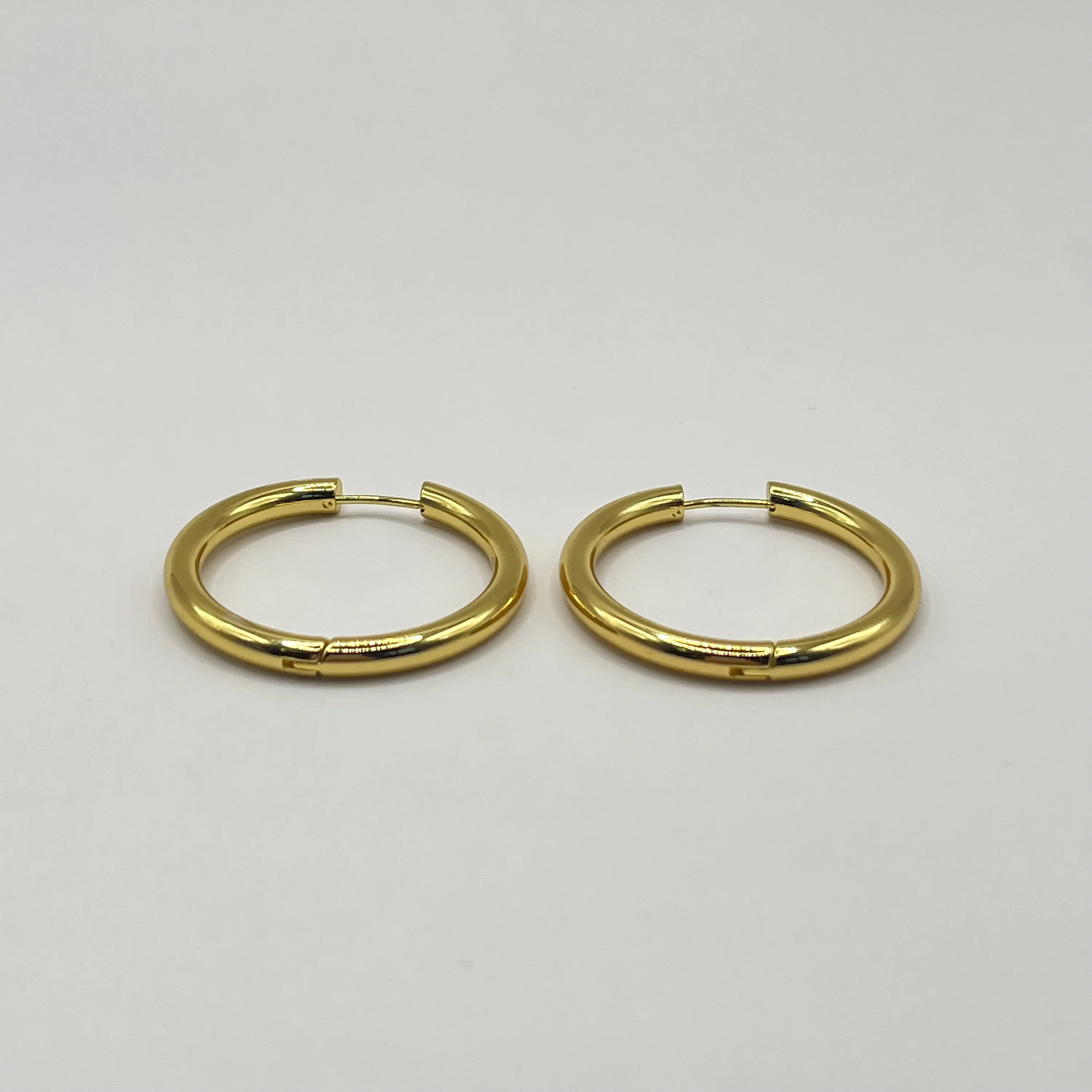 Argollas de acero quirúrgico doradas grandes 2