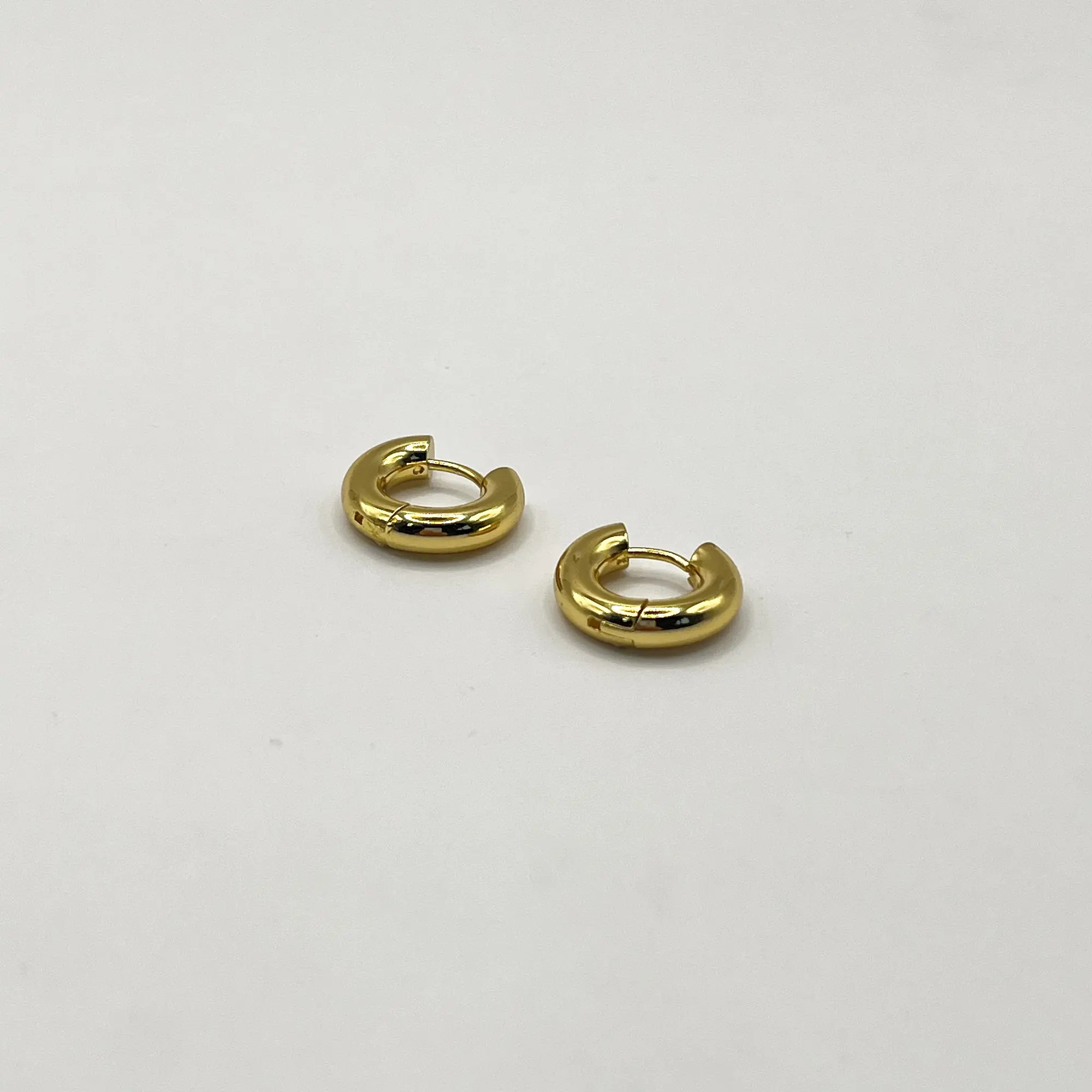 Argollas de acero quirúrgico chunky doradas 1