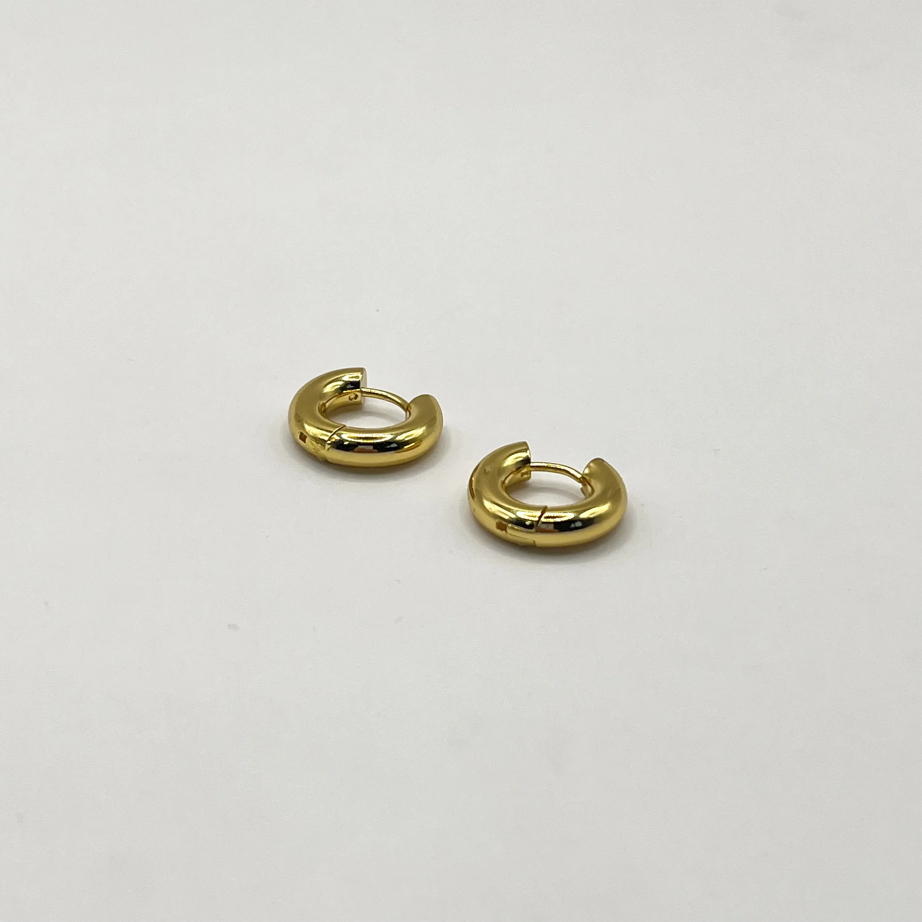 Argollas de acero quirúrgico chunky doradas 1