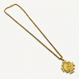Collar dorado con dije de cruz San Benito
