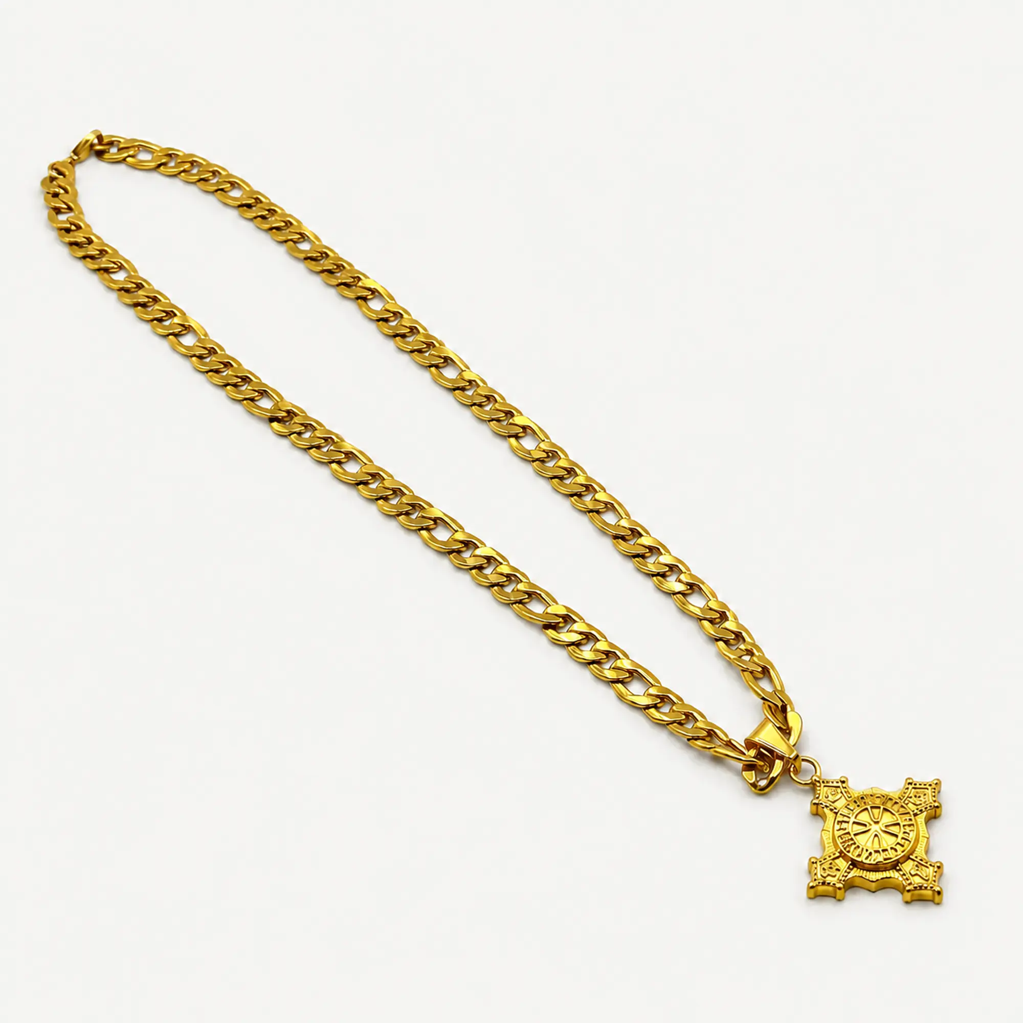 Collar de acero quirúrgico dorado con dije de cruz solar 3